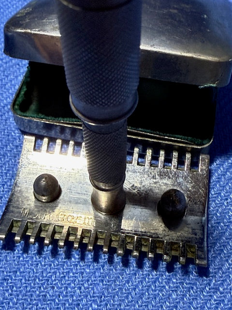 Vintage Men's Travel Razor