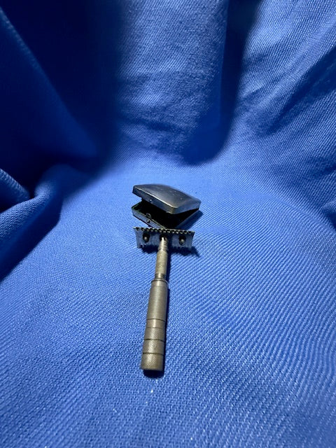 Vintage Men's Travel Razor
